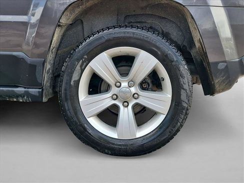 Used 2015 Jeep Patriot Latitude AWD/4WD image 9