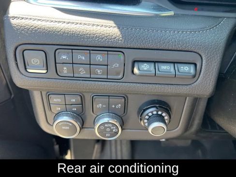 Used 2022 GMC Yukon Denali image 7