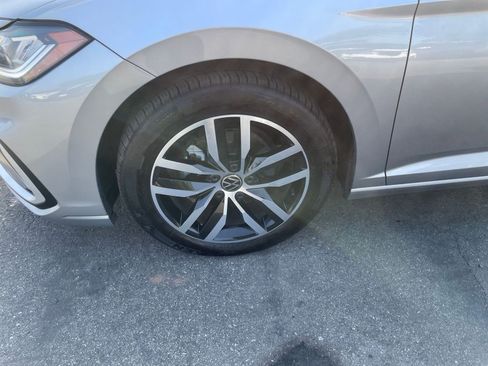 Used 2025 Volkswagen Jetta SE image 30