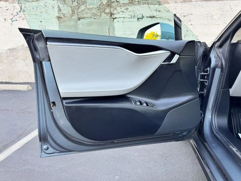 Used 2013 Tesla Model S image 21