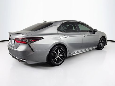 Used 2023 Toyota Camry SE image 9