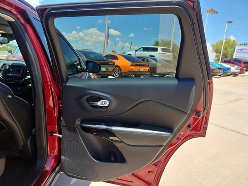 Used 2021 Jeep Cherokee Latitude Plus FWD image 14