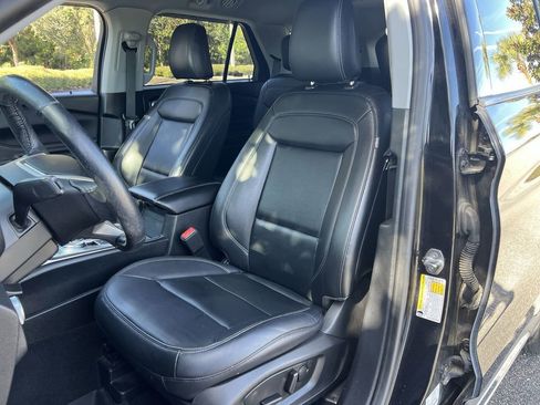 Used 2021 Ford Explorer XLT w/ Equipment Group 202A image 13