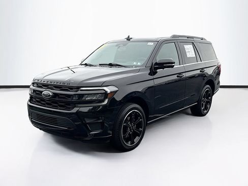 Used 2024 Ford Expedition Limited AWD/4WD image 3