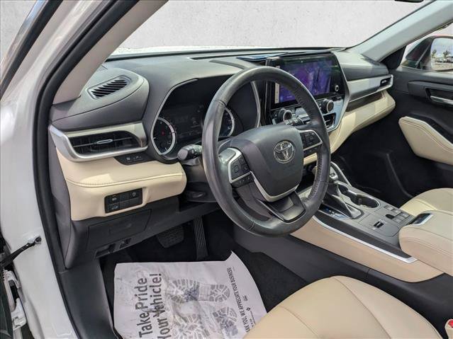 Used 2023 Toyota Highlander XLE FWD image 9