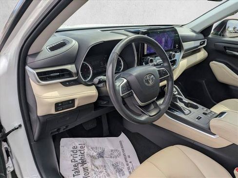 Used 2023 Toyota Highlander XLE FWD image 9