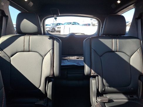 Used 2025 Honda Pilot TrailSport image 15