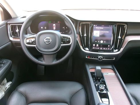 Used 2024 Volvo S60 B5 Plus AWD/4WD image 33