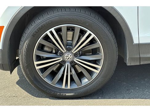 Used 2018 Volkswagen Tiguan SEL AWD/4WD image 10
