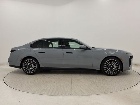 New 2026 BMW 740i w/ Premium Package RWD image 8