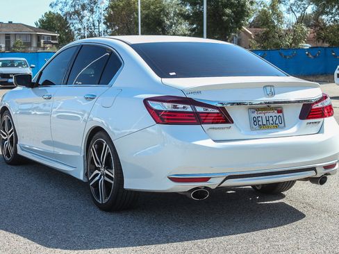 Used 2017 Honda Accord Sport image 7