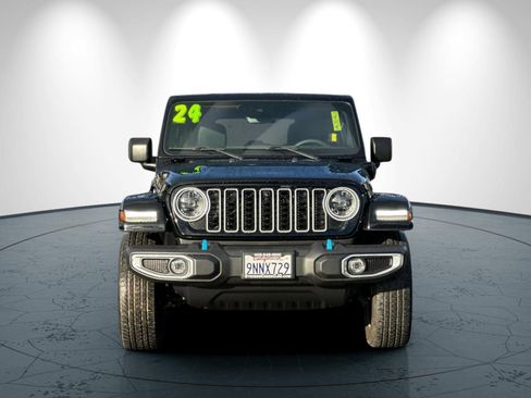Used 2024 Jeep Wrangler Unlimited Sahara w/ Technology Group AWD/4WD image 9