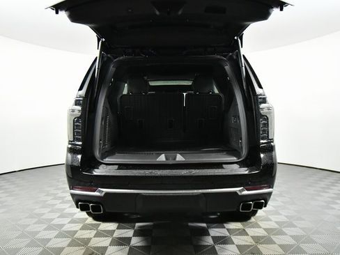 New 2025 Chevrolet Suburban High Country image 27