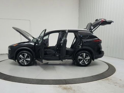Used 2025 Nissan Rogue SL AWD/4WD image 12