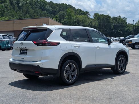 Used 2026 Nissan Rogue SV FWD image 9
