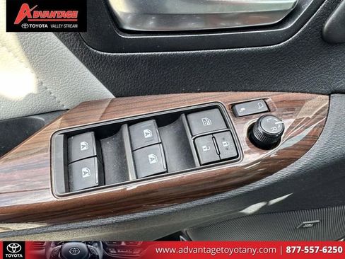 Used 2020 Toyota Sienna Limited Premium image 19