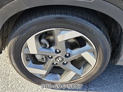 Used 2025 Hyundai Venue SEL FWD image 16