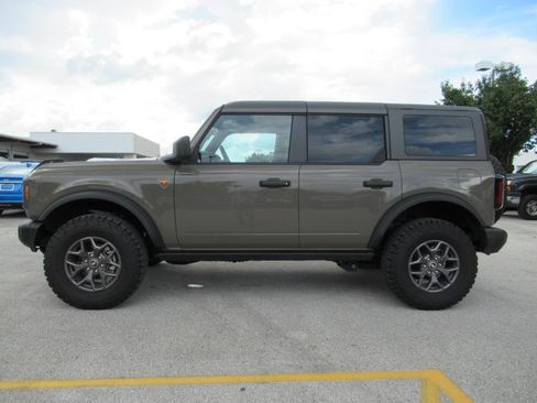 Used 2025 Ford Bronco Badlands AWD/4WD image 4