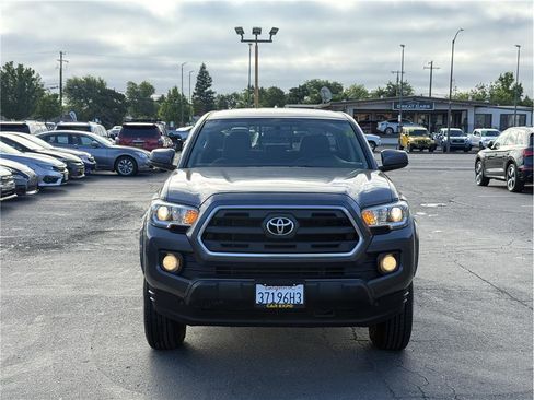 Used 2017 Toyota Tacoma SR5 w/ Tow Package RWD image 2