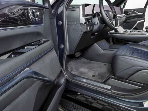 Certified 2025 Cadillac Escalade IQ Sport 1 AWD/4WD image 7