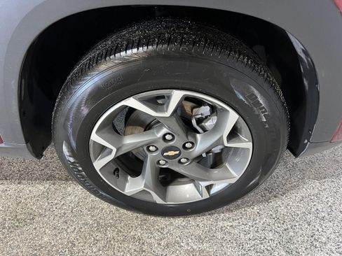 Used 2025 Chevrolet Trax LT FWD image 29