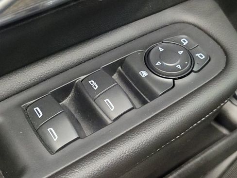 Used 2024 GMC Terrain SLT image 27