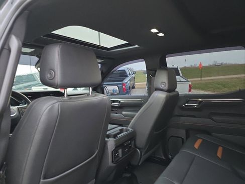 Used 2025 GMC Sierra 1500 AT4 w/ Technology Package image 5