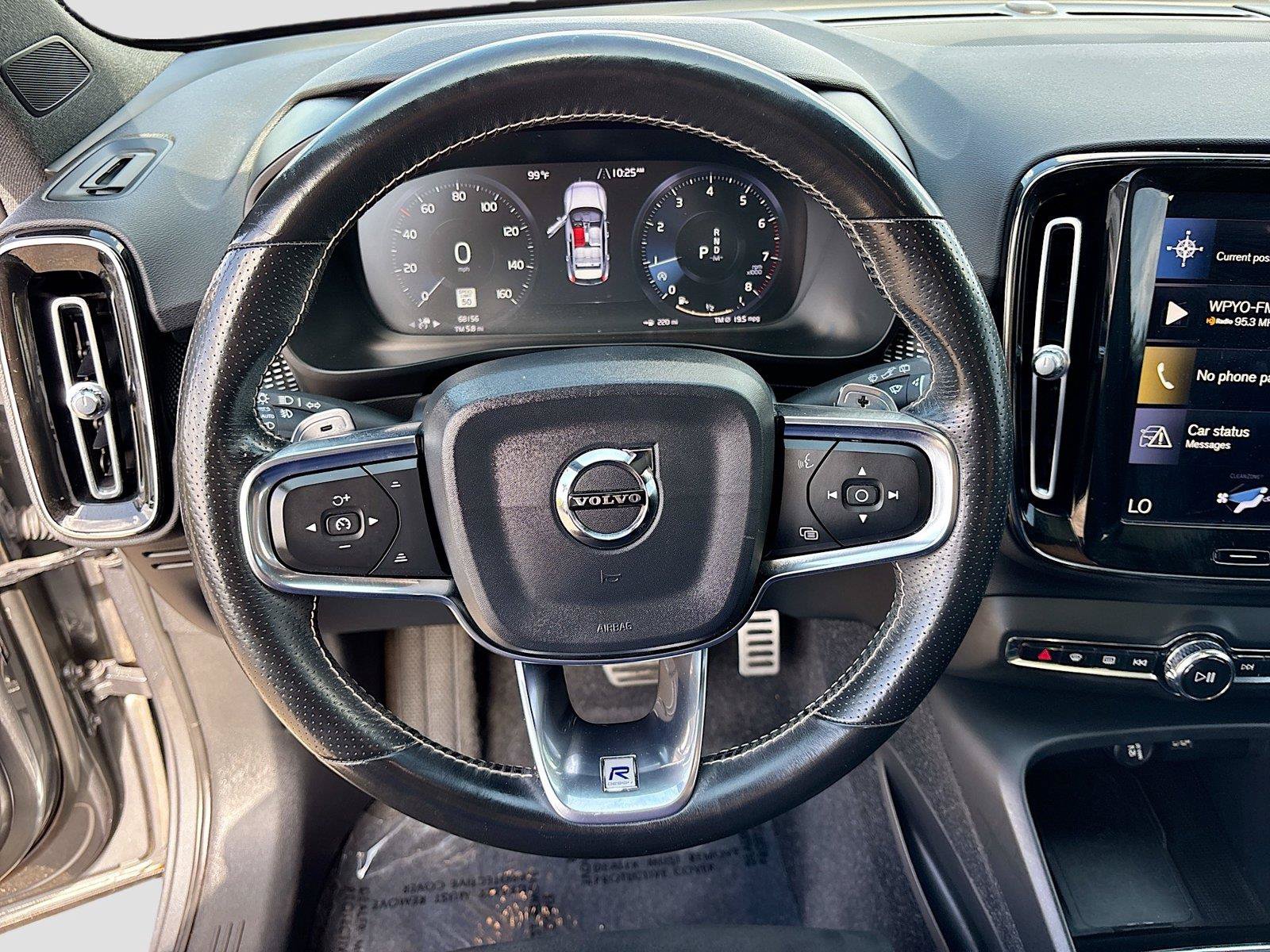 Used 2019 Volvo XC40 T4 R-Design FWD image 11