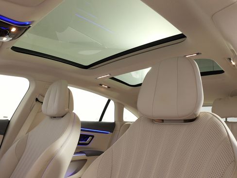 Used 2023 Mercedes-Benz EQS 580 4MATIC Sedan image 37