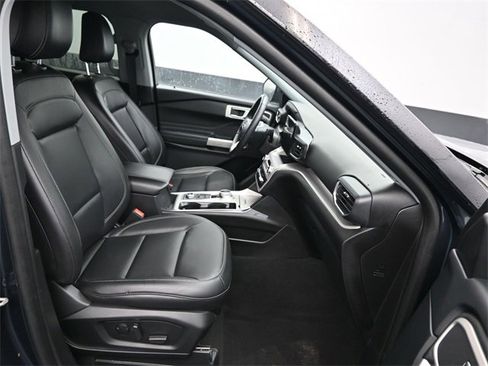 Used 2023 Ford Explorer XLT w/ Equipment Group 202A image 8