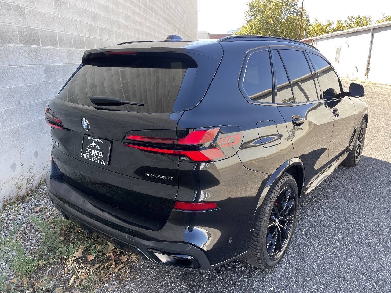 Used 2025 BMW X5 xDrive40i w/ M Sport Package AWD/4WD image 25