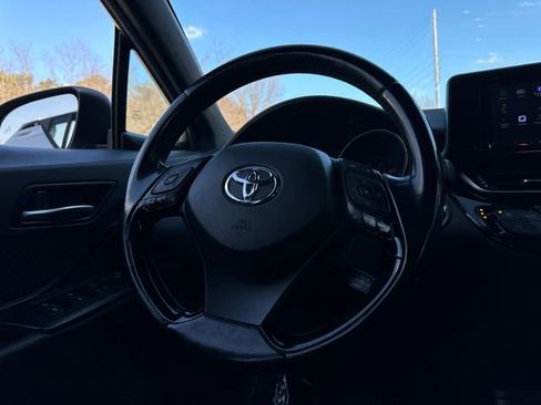Used 2018 Toyota C-HR XLE image 18
