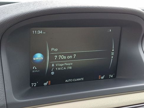 Used 2016 Volvo XC70 T5 Platinum w/ Climate Package image 17