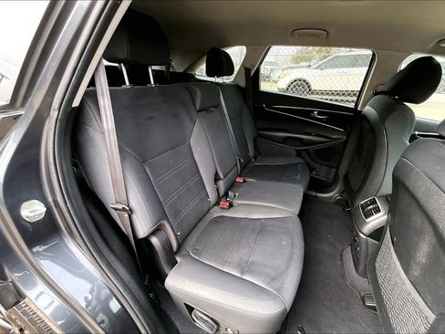 Used 2020 Kia Sorento S image 19