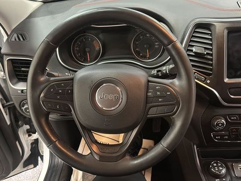 Used 2019 Jeep Cherokee Trailhawk w/ Cold Weather Group AWD/4WD image 19