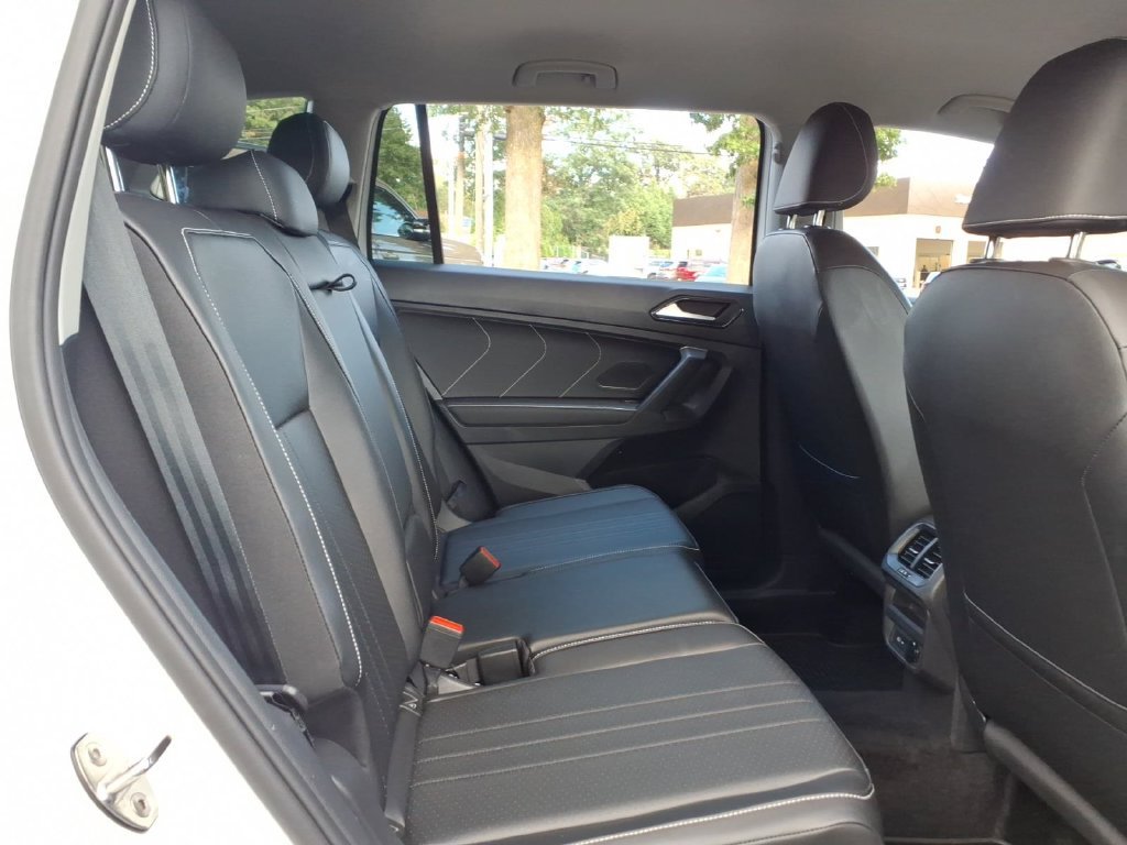 Used 2024 Volkswagen Tiguan SE AWD/4WD image 13