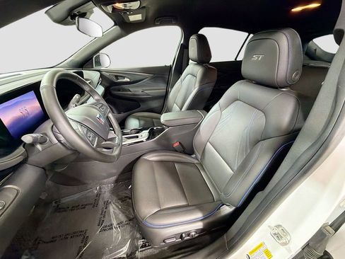Used 2024 Buick Envista Sport Touring w/ Convenience I Package FWD image 22