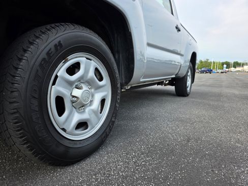 Used 2011 Toyota Tacoma 2WD Regular Cab image 16