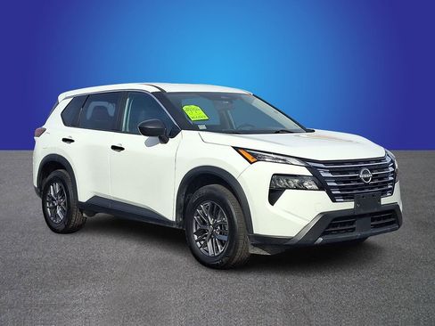 Used 2024 Nissan Rogue S image 3