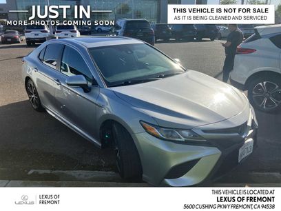 Used 2020 Toyota Camry SE w/ Sunroof Package