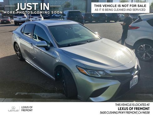 Used 2020 Toyota Camry SE w/ Sunroof Package FWD image 1