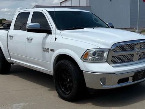 Used 2015 RAM 1500 Laramie w/ Convenience Group AWD/4WD image 9