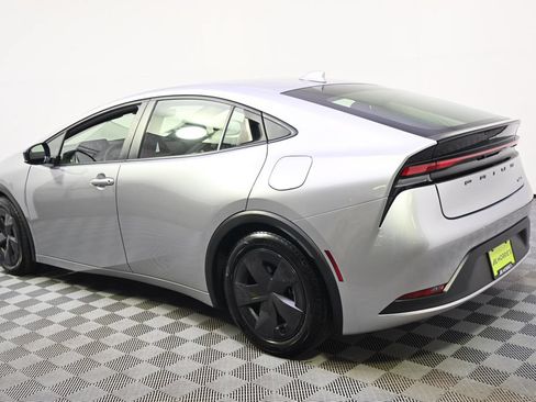 Used 2023 Toyota Prius LE FWD image 3