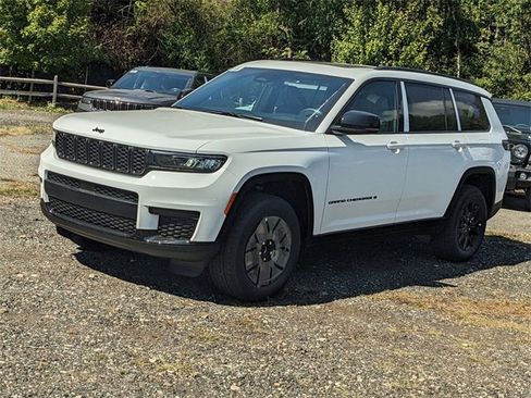 New 2025 Jeep Grand Cherokee L Altitude image 5