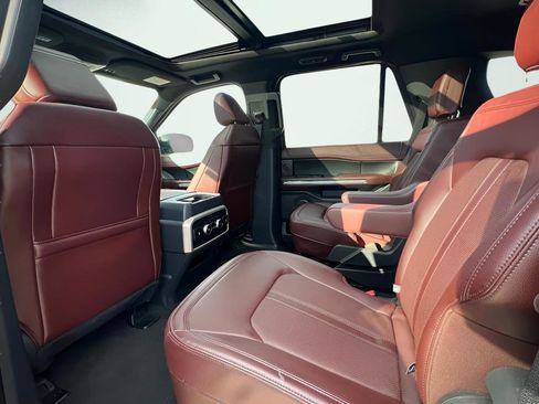 Used 2023 Ford Expedition Limited image 8