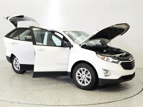 Used 2020 Chevrolet Equinox LS w/ LS Convenience Package FWD image 9