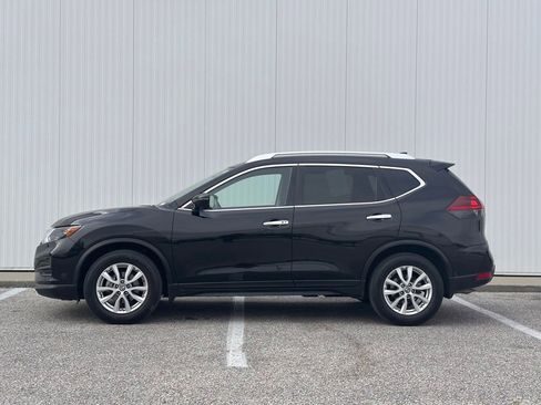 Used 2018 Nissan Rogue SV w/ Premium Package FWD image 2