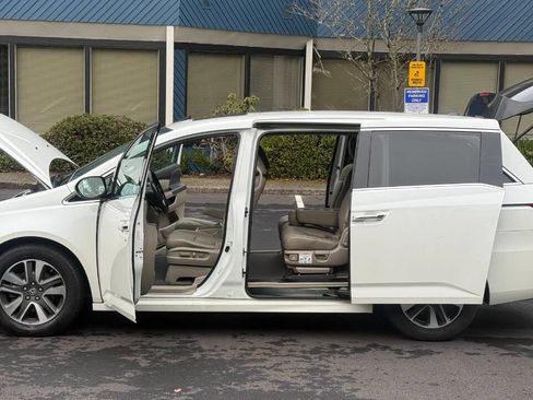 Used 2014 Honda Odyssey Touring Elite image 4