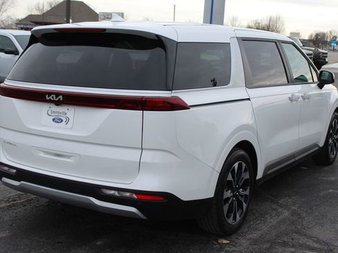 Used 2024 Kia Carnival EX image 7