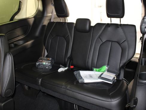 New 2027 Chrysler Pacifica Select FWD image 18